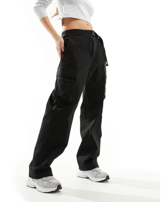 Tonegawa - pantaloni cargo ampi neri con cintura di The North Face in Black