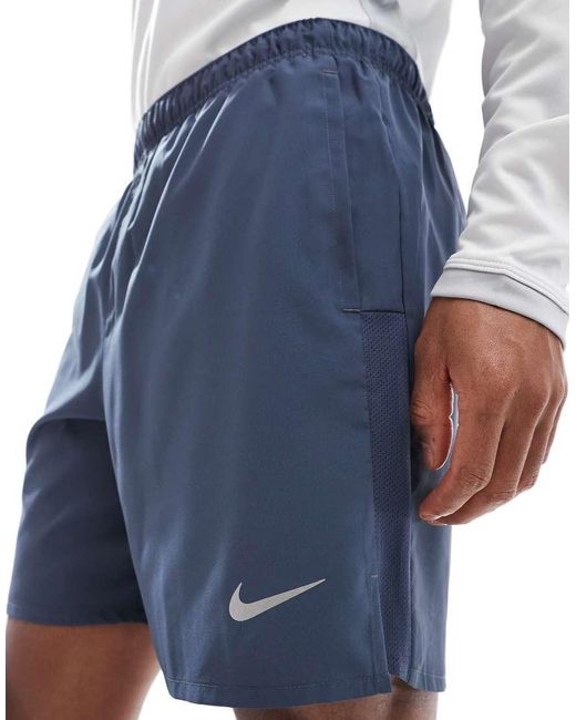 Pantalones Cortos De 7" Con Diseño 2 En 1 Dri-Fit Challenger De Nike de hombre de color Blue