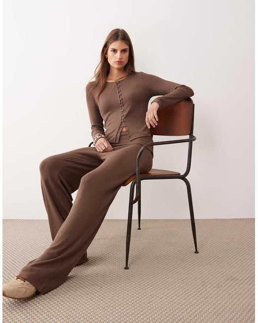 Pantalones Marrón Con Cinturilla Plegada Y Detalle Fruncido De Canalé De ASOS de color Brown