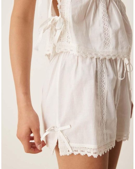 ASOS Geweven Set Van Top Met Vierkante Hals En Short Met Kant En Gestrikte Zijkanten in het Natural