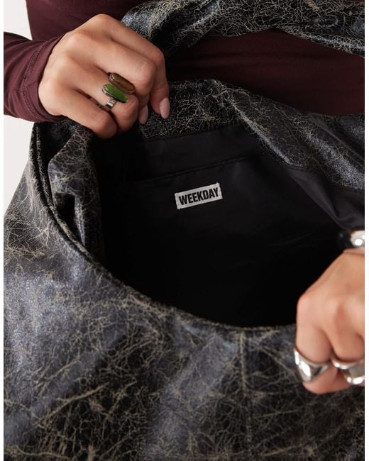 Weekday Gray – schultertasche aus weichem wildlederimitat