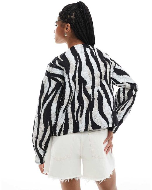 Giacca Trapuntata Taglio Corto Monocromatica Con Stampa Zebrata di Vero Moda in White