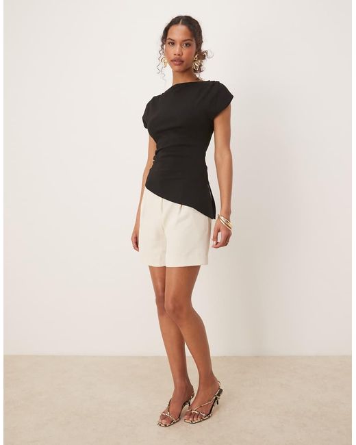 Gina Tricot Asymmetrische Top Met Korte Mouwen En Lange Pasvorm in het Black