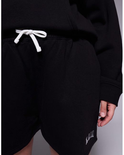 Plus - short d'ensemble molletonné à logo brodé Kaiia en coloris Black