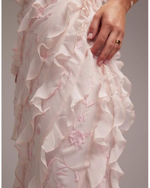 Vestido De Dama De Honor Largo Rosa Claro De Tirantes Y Corte Al Bies Con Diseño Bordado De ASOS de color Brown