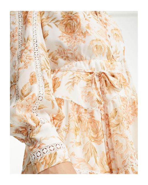 Robe courte à fleurs avec empiècement en dentelle - abricot Forever New en coloris Natural