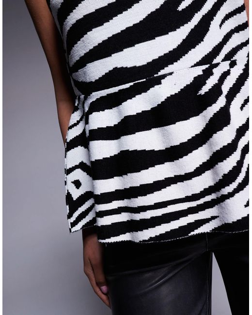 Top structuré en maille avec ourlet à basque et imprimé zébré - noir et blanc ASOS en coloris Blue