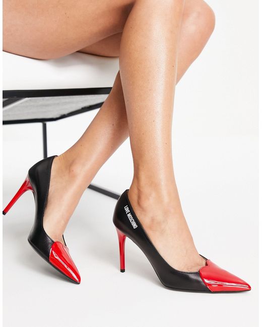 Zapatos de tacón con puntera en punta y logo Moschino de Cuero de color Blanco Mujer Zapatos de Tacones de Zapatos de salón 