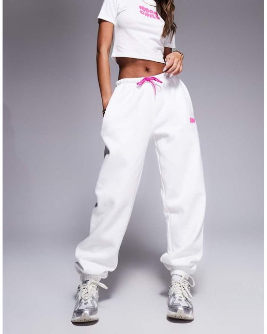 Joggers Blancos Y Rosas Con Logo Y Bajos Ajustados De (Parte De Un Conjunto) Kaiia de color Gray