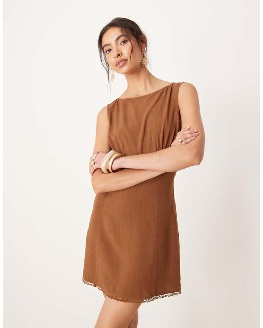 Vestito Corto Color Cioccolato Con Finiture di ASOS in Natural