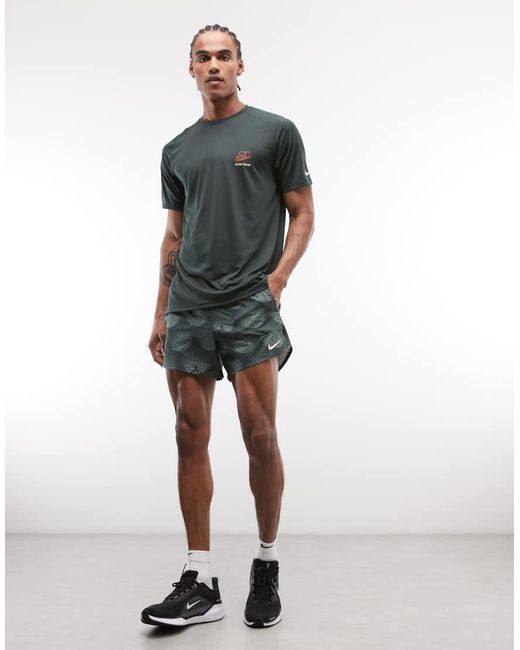Nike Gray Stride Dri-fit Dream Print T-shirt for men