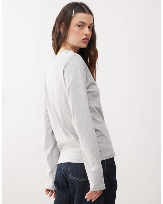 Weekday Gray – essence – langärmliges t-shirt