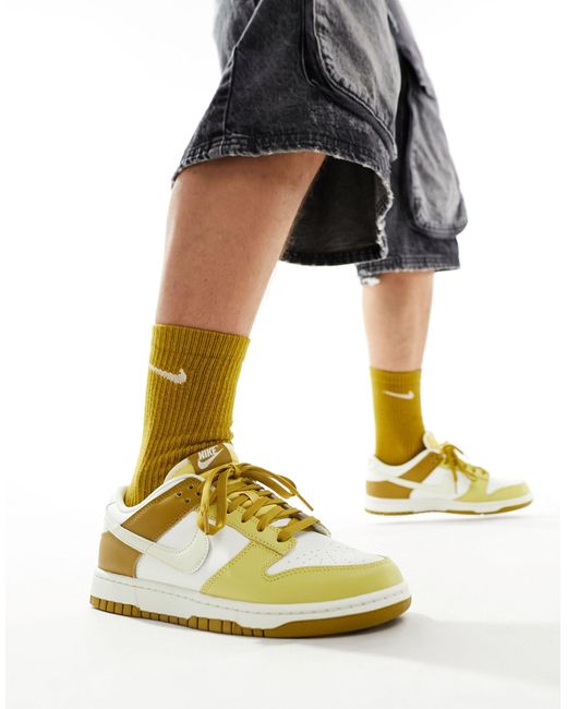 Dunk low retro - sneakers sporco e gialle di Nike in Yellow da Uomo
