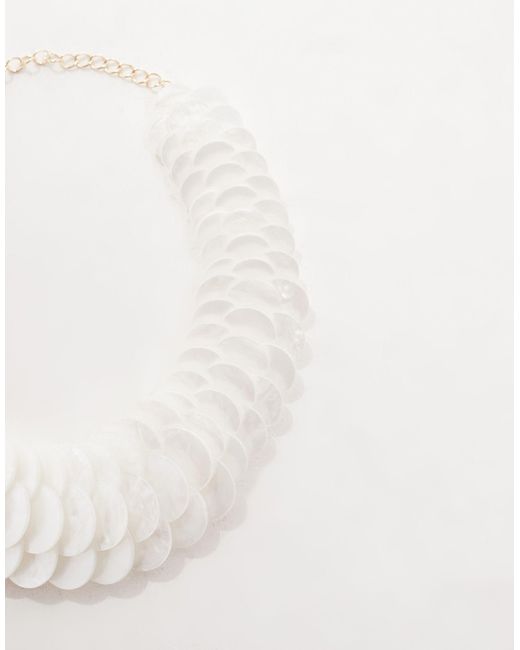 ASOS Natural – choker-halsband mit kunstmuschel-design