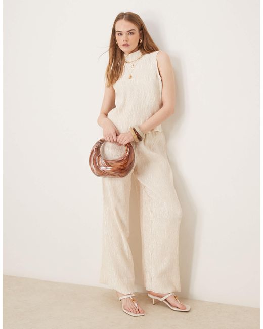 Top d'ensemble sans manches à col montant - coquillage scintillant Y.A.S en coloris Natural