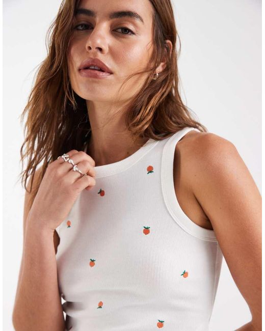 Vero Moda Brown All Over Peach Graphic Embroidered Rib Vest