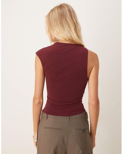 ASOS Top Met Blote Schouders Met Afwerking En Uitsnijding in het Red