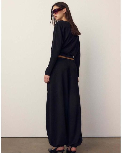 Stradivarius T-Shirt Met Boothals, Lange Mouwen En Buikband in het Blue