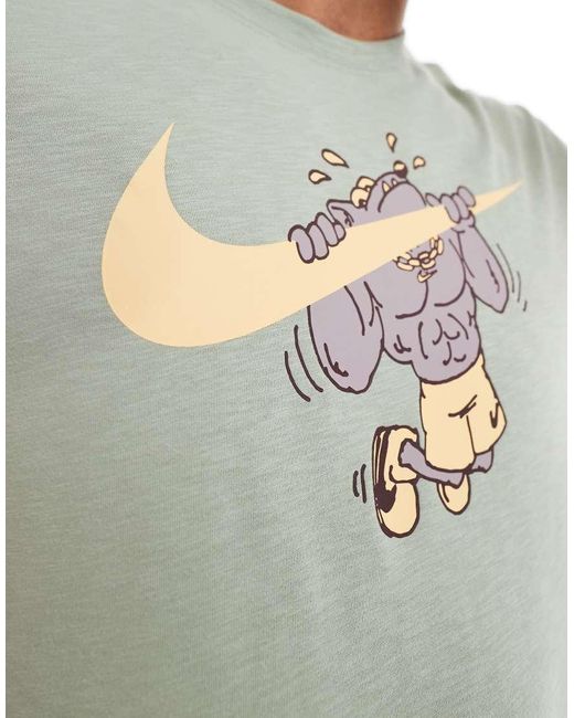 Camiseta Con Estampado Gráfico De Dominada Dri-Fit De Nike de hombre de color Green