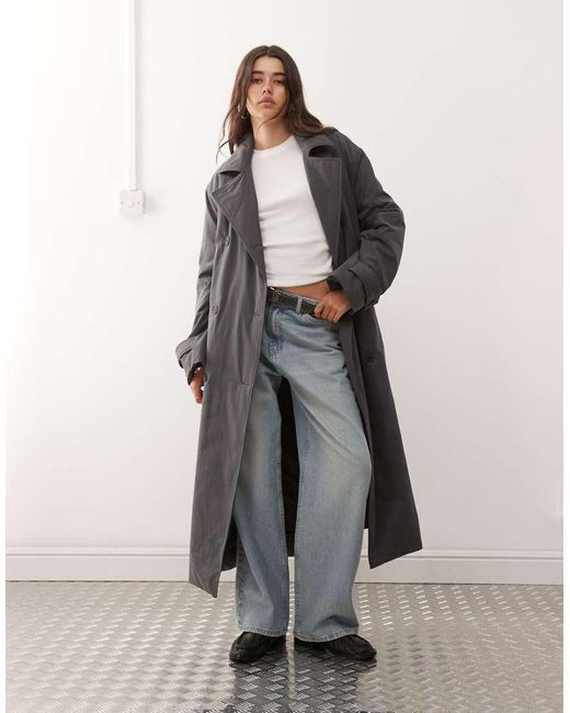 Weekday Oversized Gewatteerde Trenchcoat in het Gray