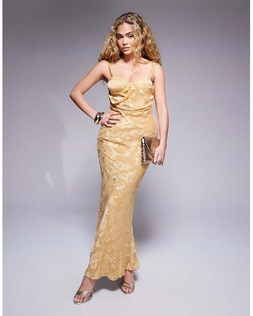 Vestido Largo De Corte Al Bies Con Detalle Estilo Corsé, Diseño Drapeado Y Patrón Floral Devoré De Satén De ASOS de color Metallic