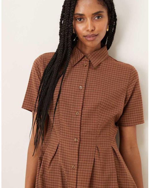 Vestido Camisero Corto A Con Botones Y Solapas De Glamorous de color Natural