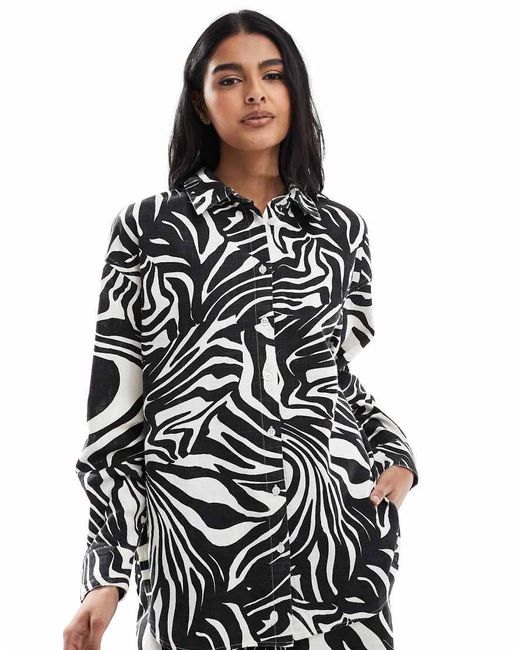 Camicia Oversize Effetto Lino Con Stampa Zebrata Combinata di ASOS in White