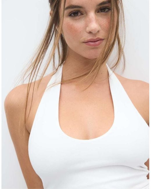 Top Basic Allacciato Al Collo di Stradivarius in White