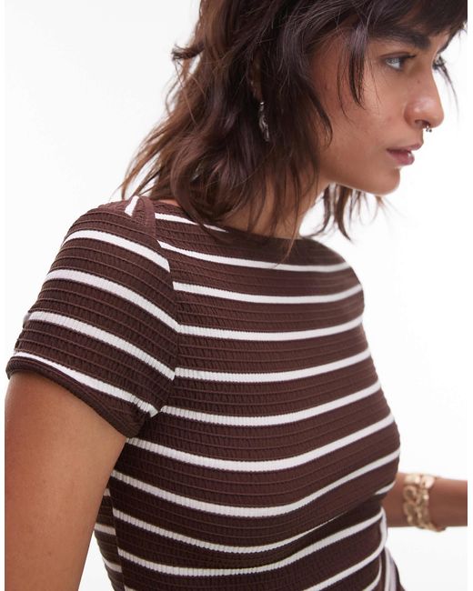 T-shirt crop top texturé à encolure bateau côtelée et rayures - marron et crème ASOS en coloris Red