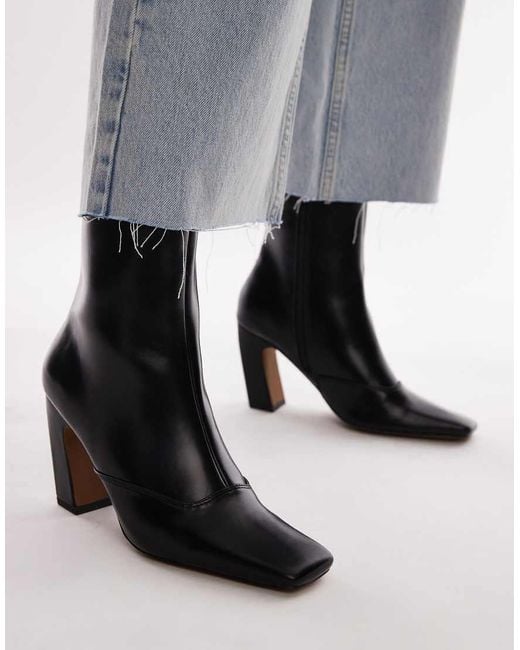 Botines Negros Con Tacón Grueso En Ángulo Nyla De TOPSHOP de color Gray
