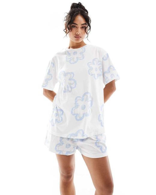 Pijama De Camiseta Extragrande Y Pantalones Cortos Con Estampado De Flores De -Blanco ASOS de color White