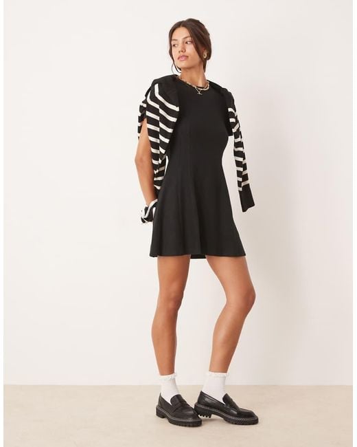 ASOS Superzachte Uitlopende Mini Jurk Met Korte Mouwen in het Black