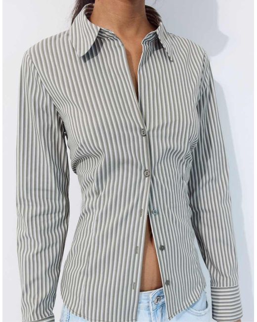 Camicia Basic Aderente A Righe Kaki di Stradivarius in Blue