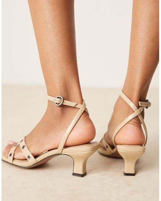 Mules De Tacón Medio Con Detalle De Ojales Hyatt De -Neutro ASOS de color Natural