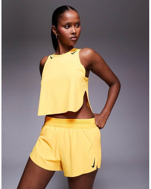 Nike Aeroswift in het Yellow