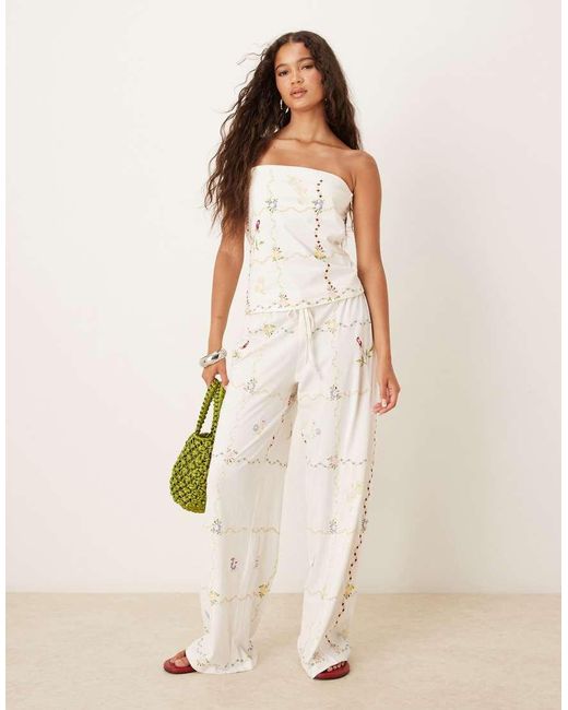 ASOS Bandeau Van Co-Ord Set Met Lange Pasvorm En Geborduurd Fruit in het Natural