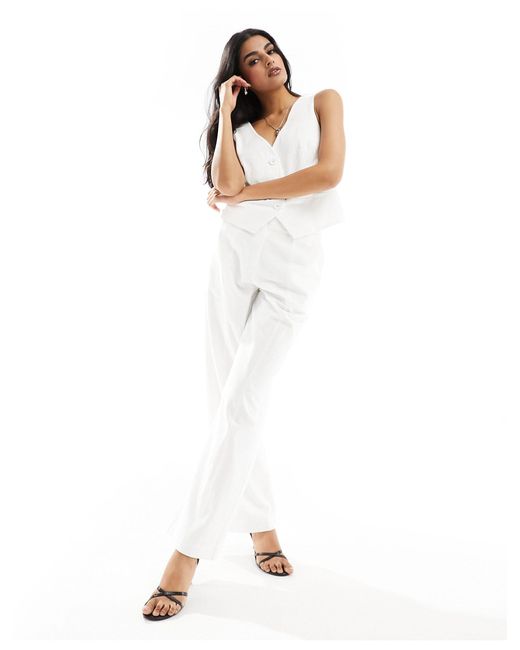 Pantaloni sartoriali a fondo ampio effetto lino bianchi di 4th & Reckless in White