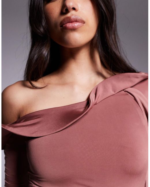 Robe mi-longue à volant structuré et manches longues avec découpe - châtaigne ASOS en coloris Brown