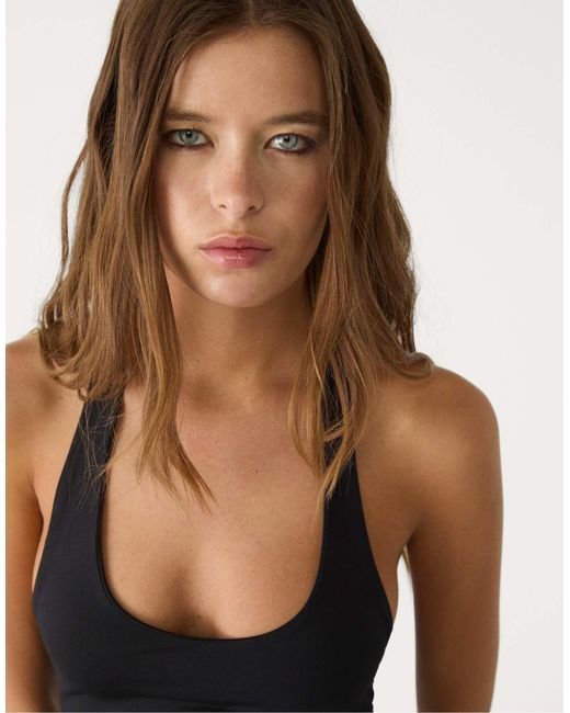 Top à dos nu Stradivarius en coloris Black