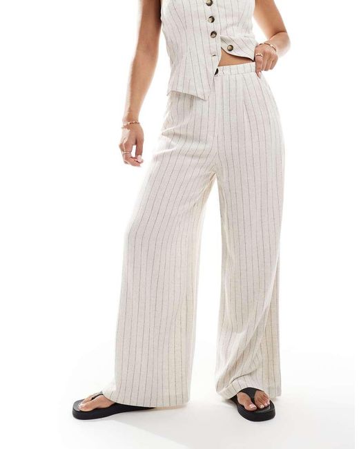 Pantaloni Sartoriali A Fondo Ampio Gessati di Miss Selfridge in White