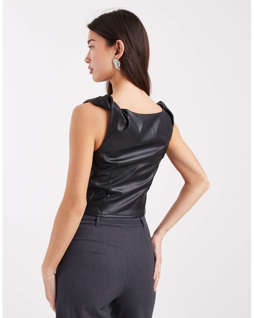 Top à détail torsadé en similicuir Miss Selfridge en coloris Blue