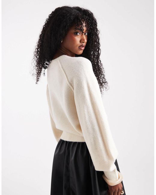 Pull en maille à col boutonné et manches longues - crème ASOS en coloris White
