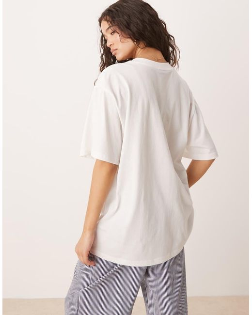Camiseta Extragrande Con Estampado Gráfico "New Delhi" Y Abalorios De -Blanco ASOS de color Natural