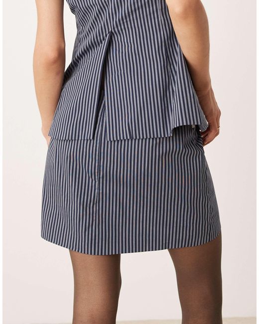 Mini-jupe d'ensemble à taille basse - rayé Glamorous en coloris Blue