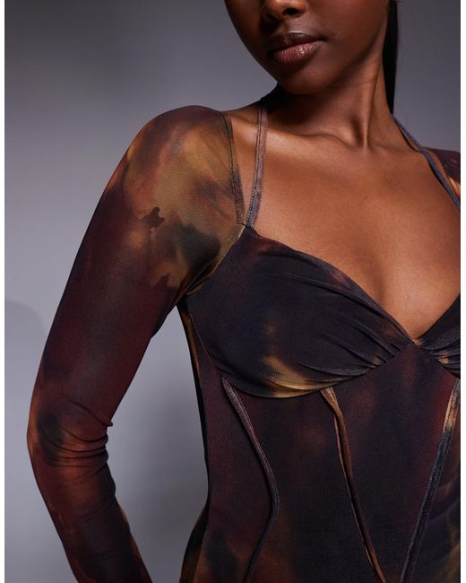 Robe longue en tulle imprimé fleuri flou à manches longues à coutures apparentes - marron ASOS en coloris Purple