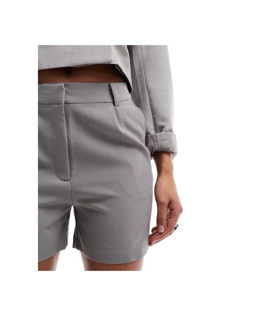 Pantaloncini sartoriali a vita alta grigi di Pimkie in Gray