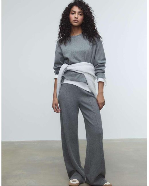 Top A Maniche Lunghe Spazzolato Grigio Scuro Con Scollo Rotondo di Stradivarius in Gray