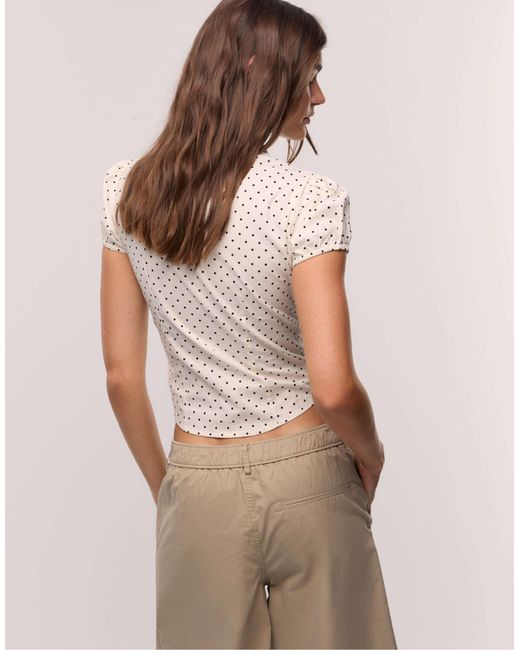 Chemise manches courtes ajustée à pois - clair Stradivarius en coloris Natural