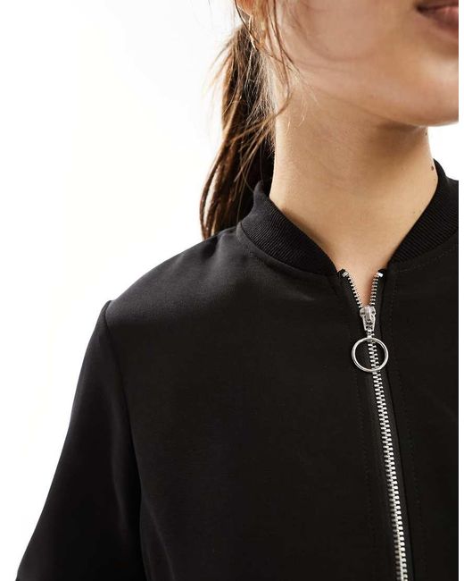 Giacca Bomber Nera Leggera Con Zip Sul Davanti di Vero Moda in Black