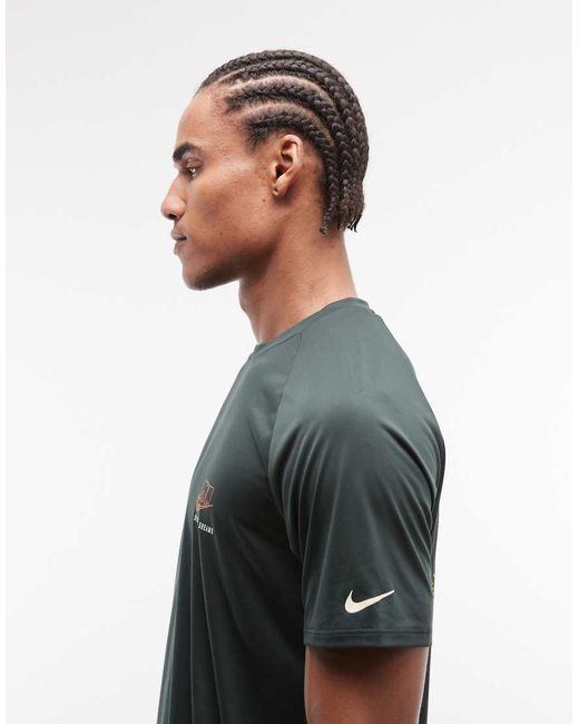 Nike Gray Stride Dri-fit Dream Print T-shirt for men